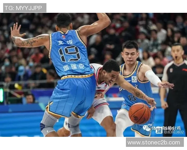 上海篮球队进攻体系解析：战术创新与团队协作的完美结合