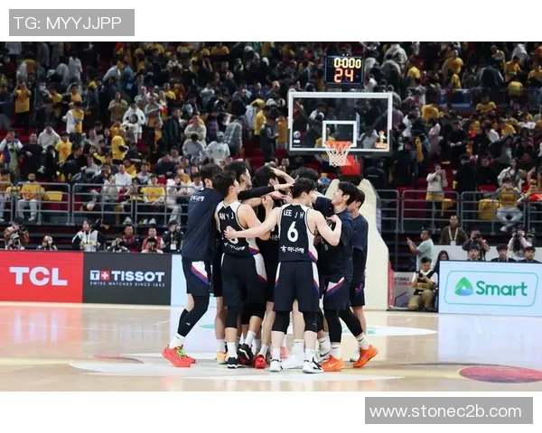 上海篮球队在世界杯预选赛中以58分稳居积分榜首位展现强劲实力